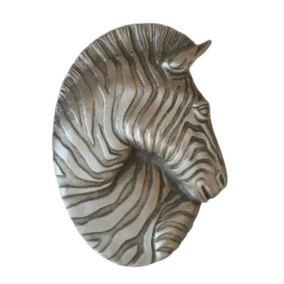 1980s JJ Jonette Embossed Pewter African Zebra Profile Oval Animal Brooch Pin - Picture 3 of 3